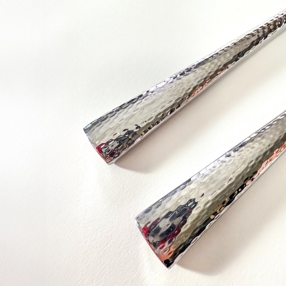 (2) Reed & Barton Hammered Stainless Steel Dinner Knives – Good/Fair Condition - Picture 2 of 6